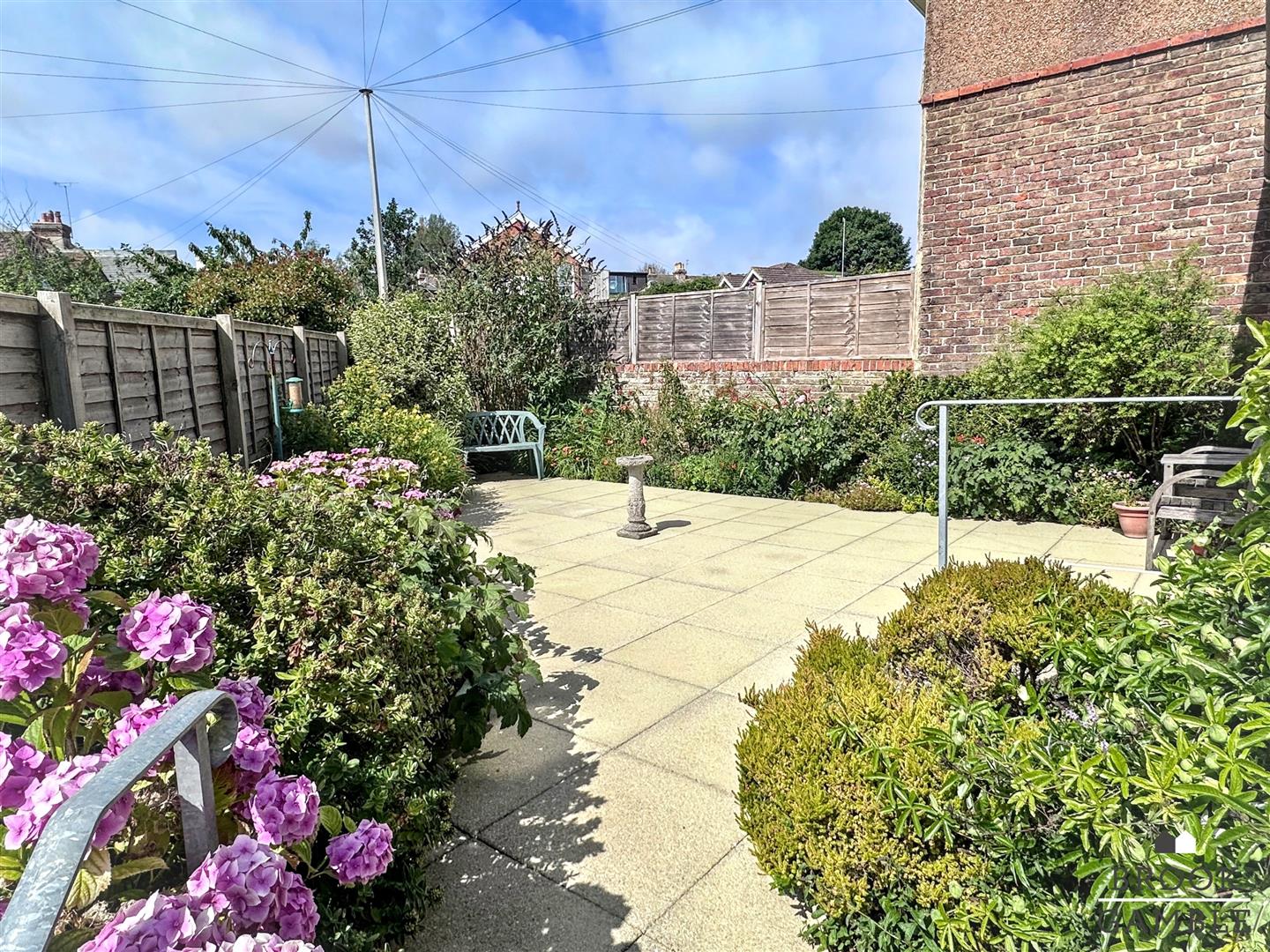1 Bedroom Flat - Garden. 2 Charleston Road in Eastbourne,  3